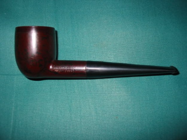 Figure 4 Odd Pipe 1 - a British Buttner Bakelite pipe bowl with a clay insert