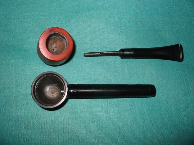 Figure 12 Odd pipe 5 a Swedish Broma Nylon Pipe with screw on briar bowl